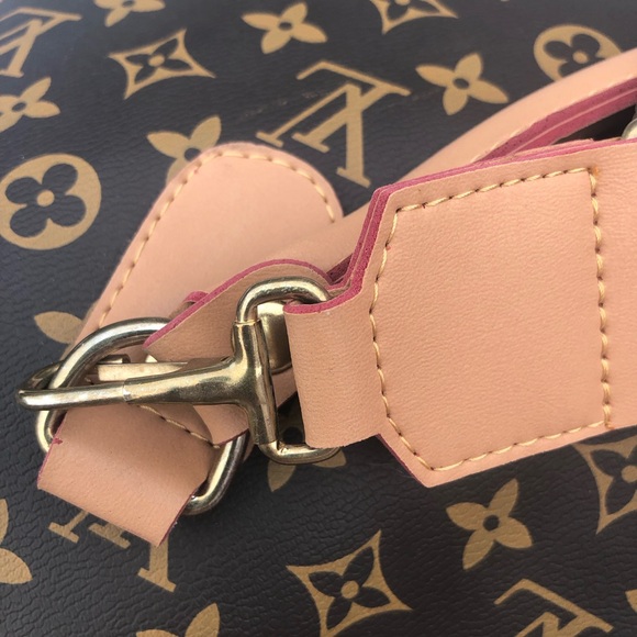 Louis Vuitton Traveling Bag - Picture 7 of 14